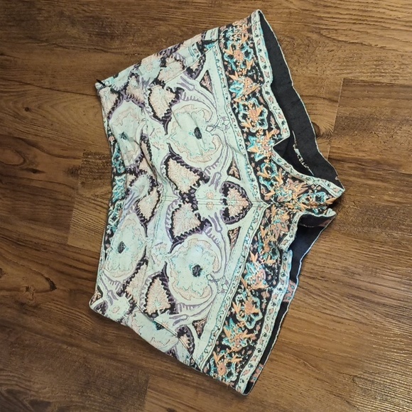 Free People Pants - Free People Mandala Tapestry Style Sage And Coral Patterned Teddy Shorts QQQ